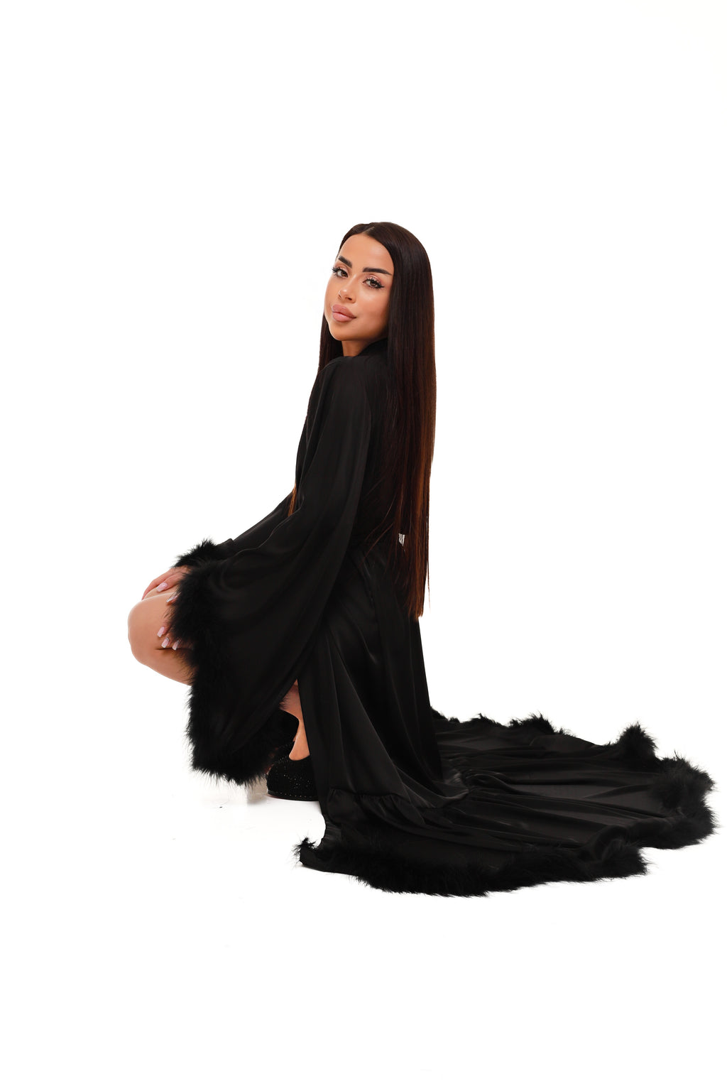 ХАЛАТ - ВОЛАН З ПУШКОМ ДОВГИЙ ЧОРНИЙ
