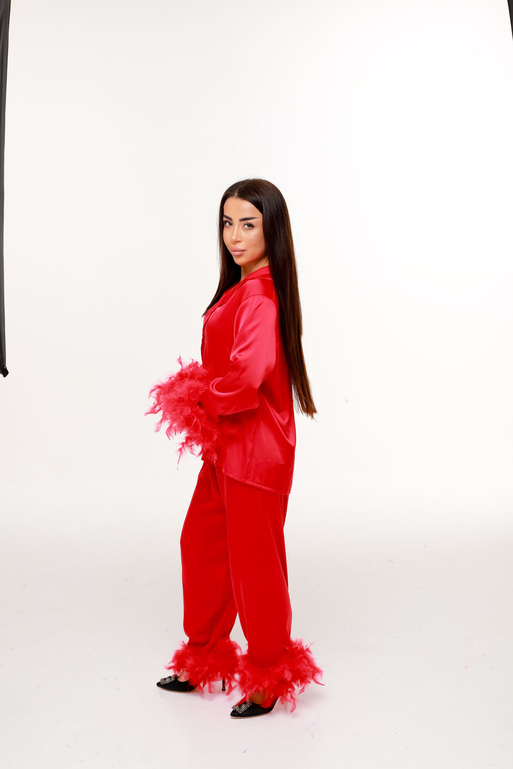ПІЖАМНИЙ КОСТЮМ З ПІРʼЯМ ЧЕРВОНИЙ