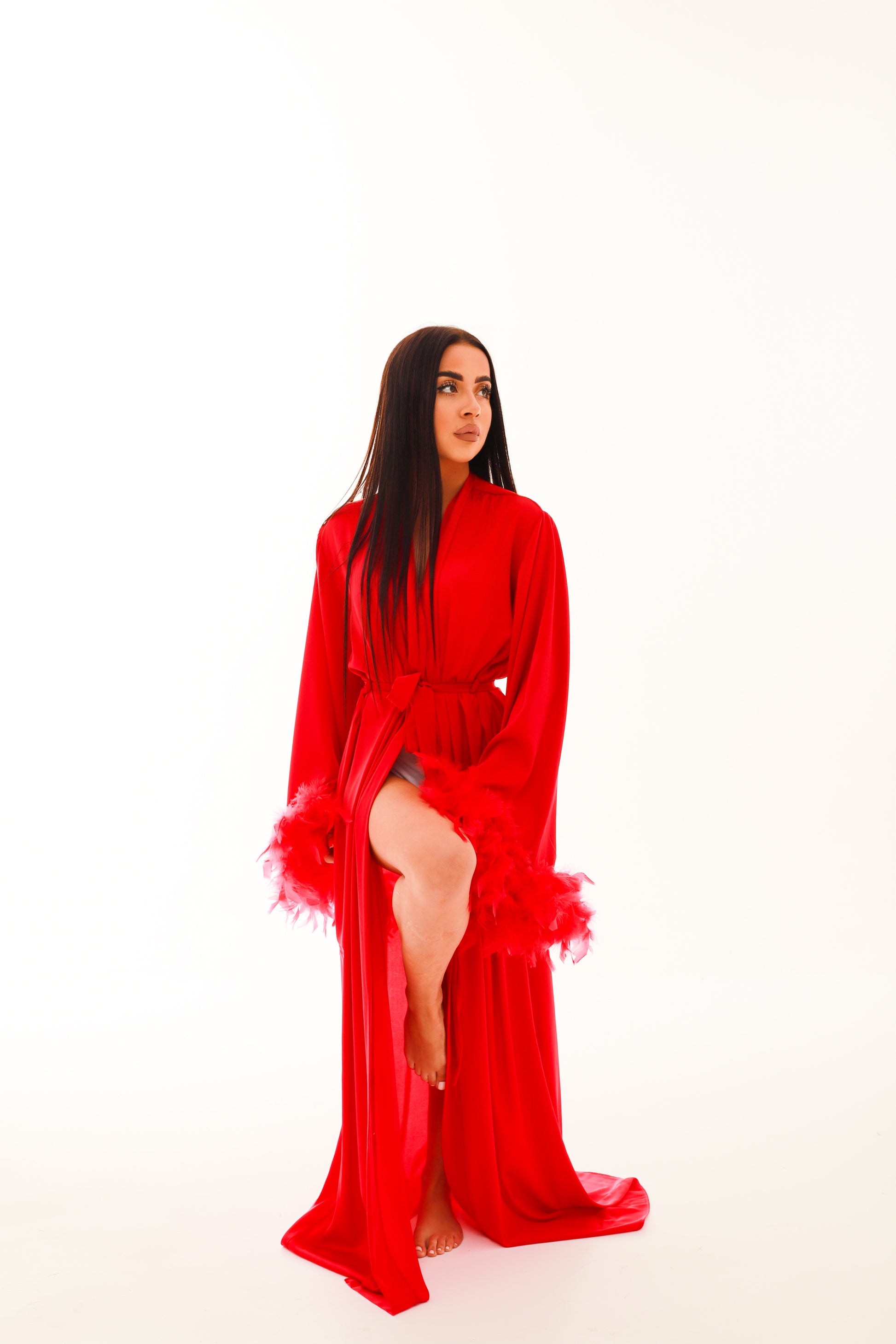 ХАЛАТ З ПІРʼЯМ ТА ЗІ ШЛЕЙФОМ ЧЕРВОНИЙ