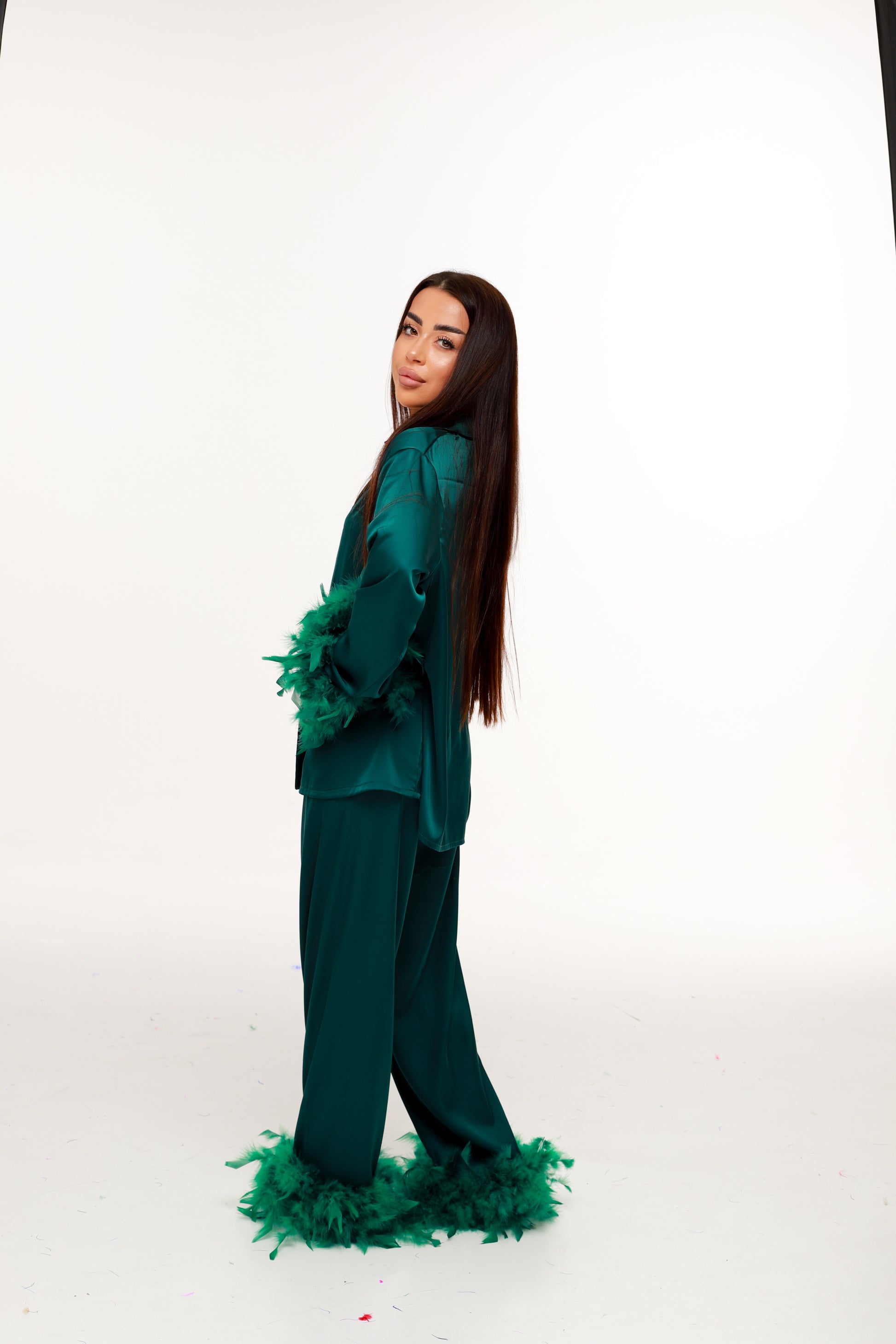 ПІЖАМНИЙ КОСТЮМ З ПІРʼЯМ смарагд