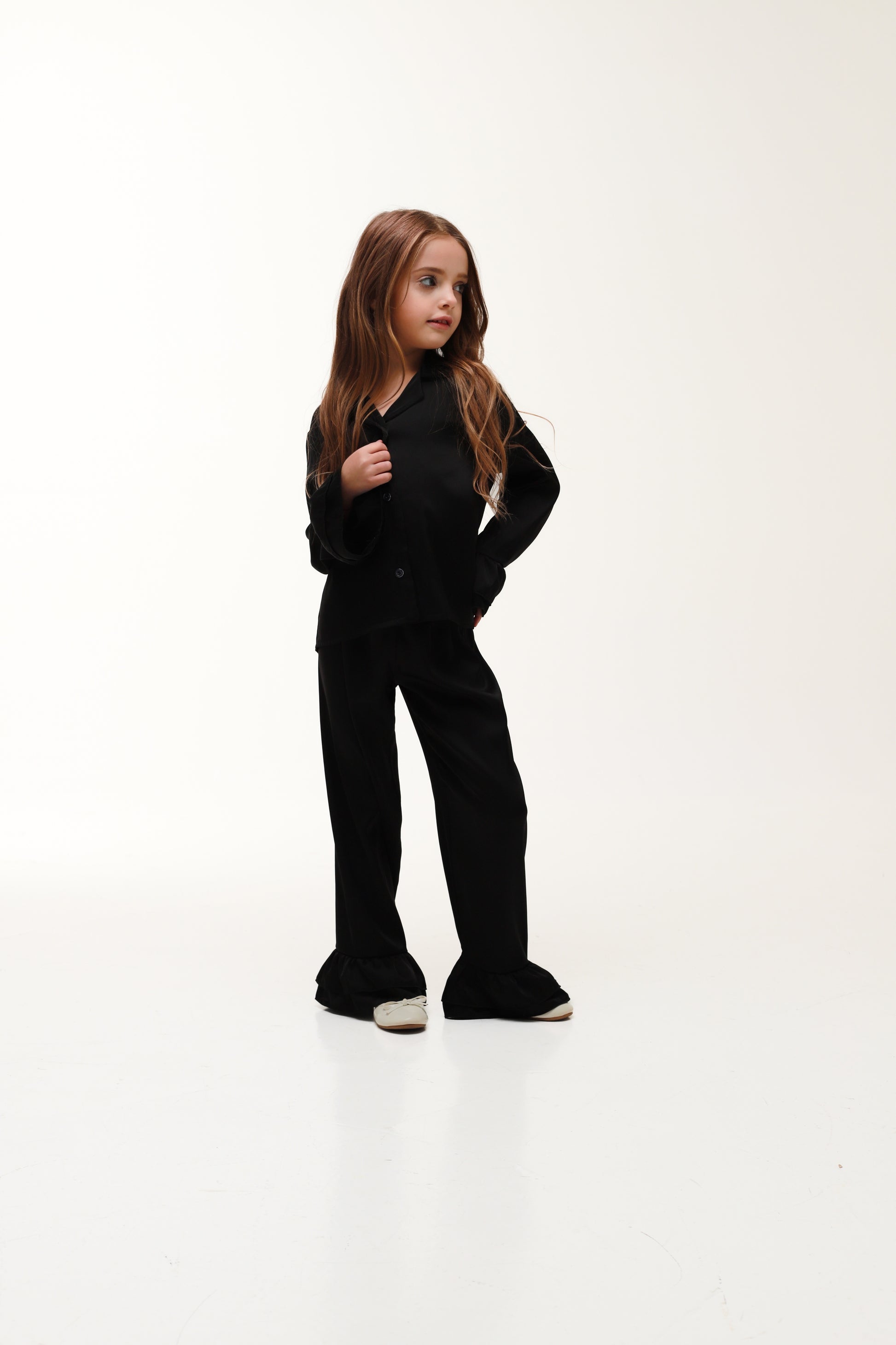 ДИТЯЧА ПІЖАМА З РЮШАМИ ЧОРНА