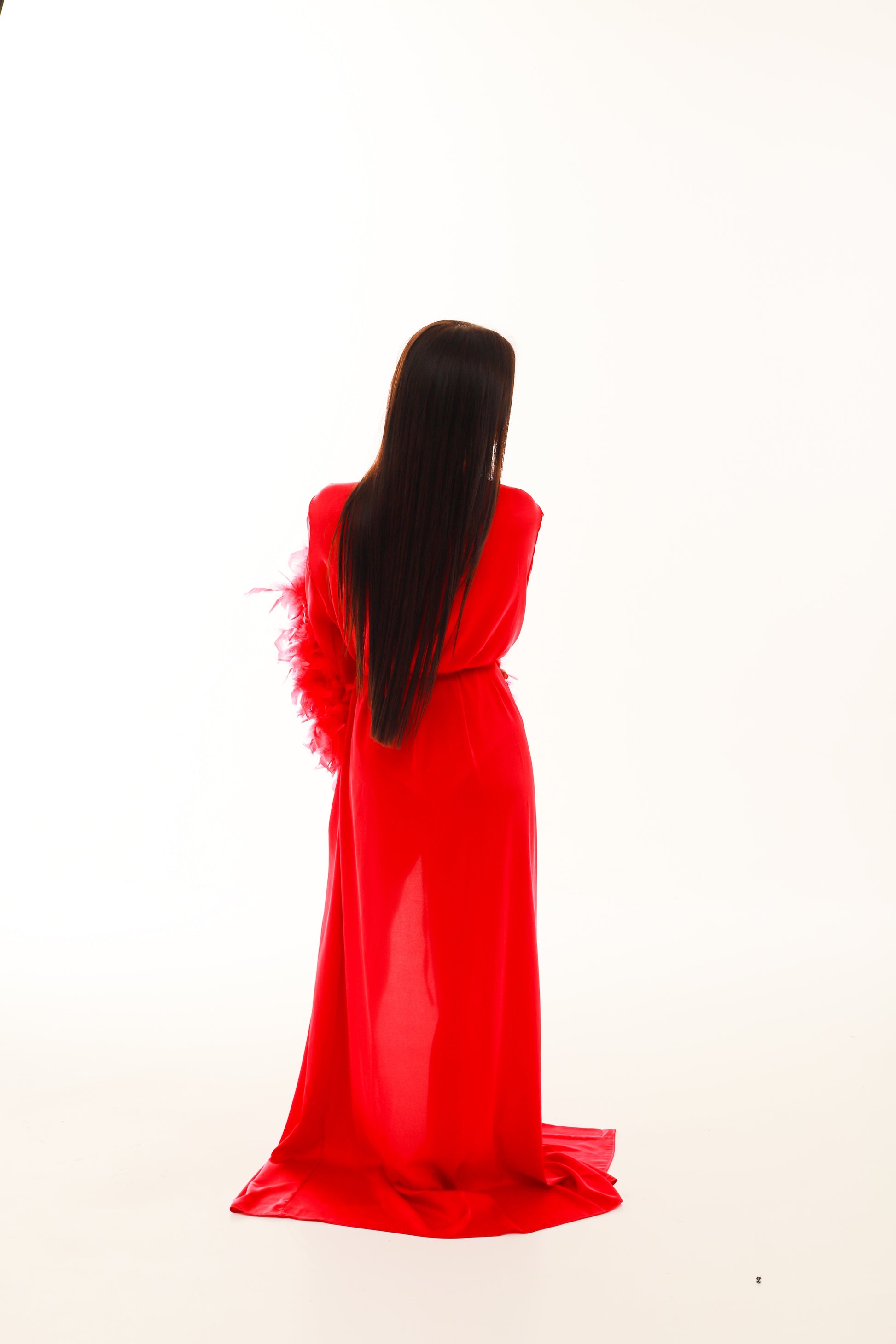 ХАЛАТ З ПІРʼЯМ ТА ЗІ ШЛЕЙФОМ ЧЕРВОНИЙ