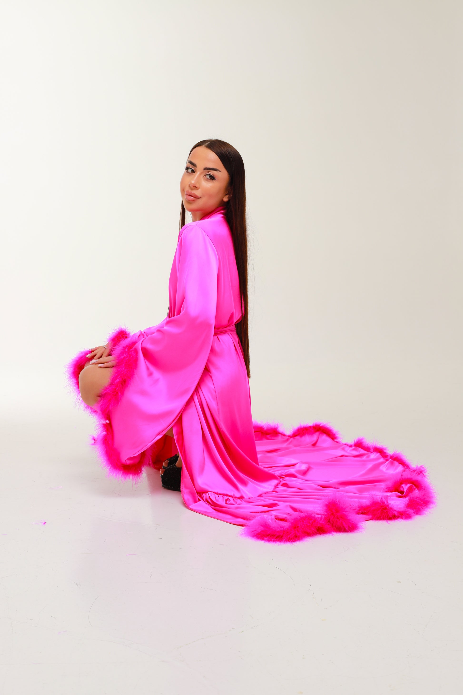 ХАЛАТ - ВОЛАН З ПУШКОМ ДОВГИЙ ФУКСІЯ