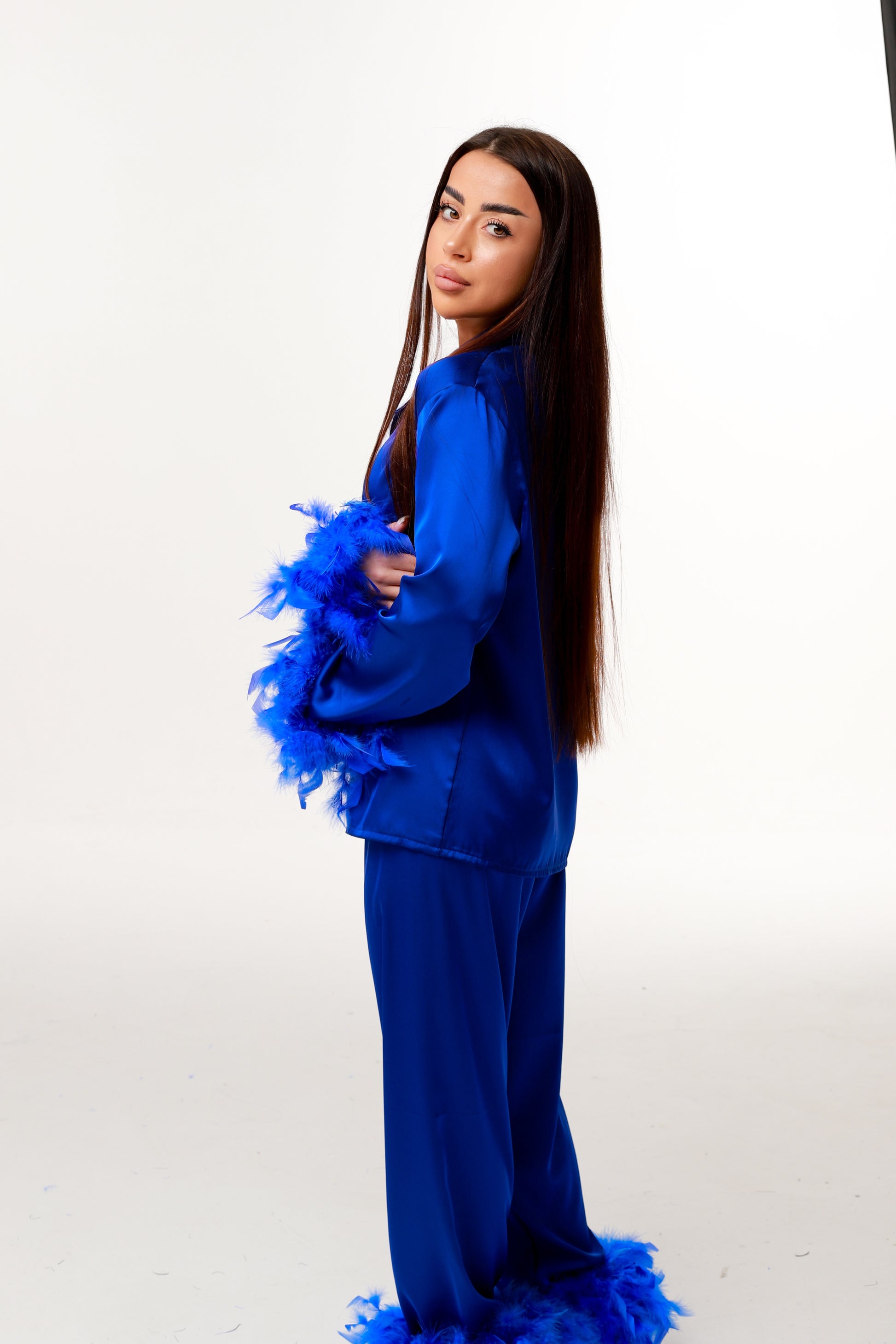 ПІЖАМНИЙ КОСТЮМ З ПІРʼЯМ електрик