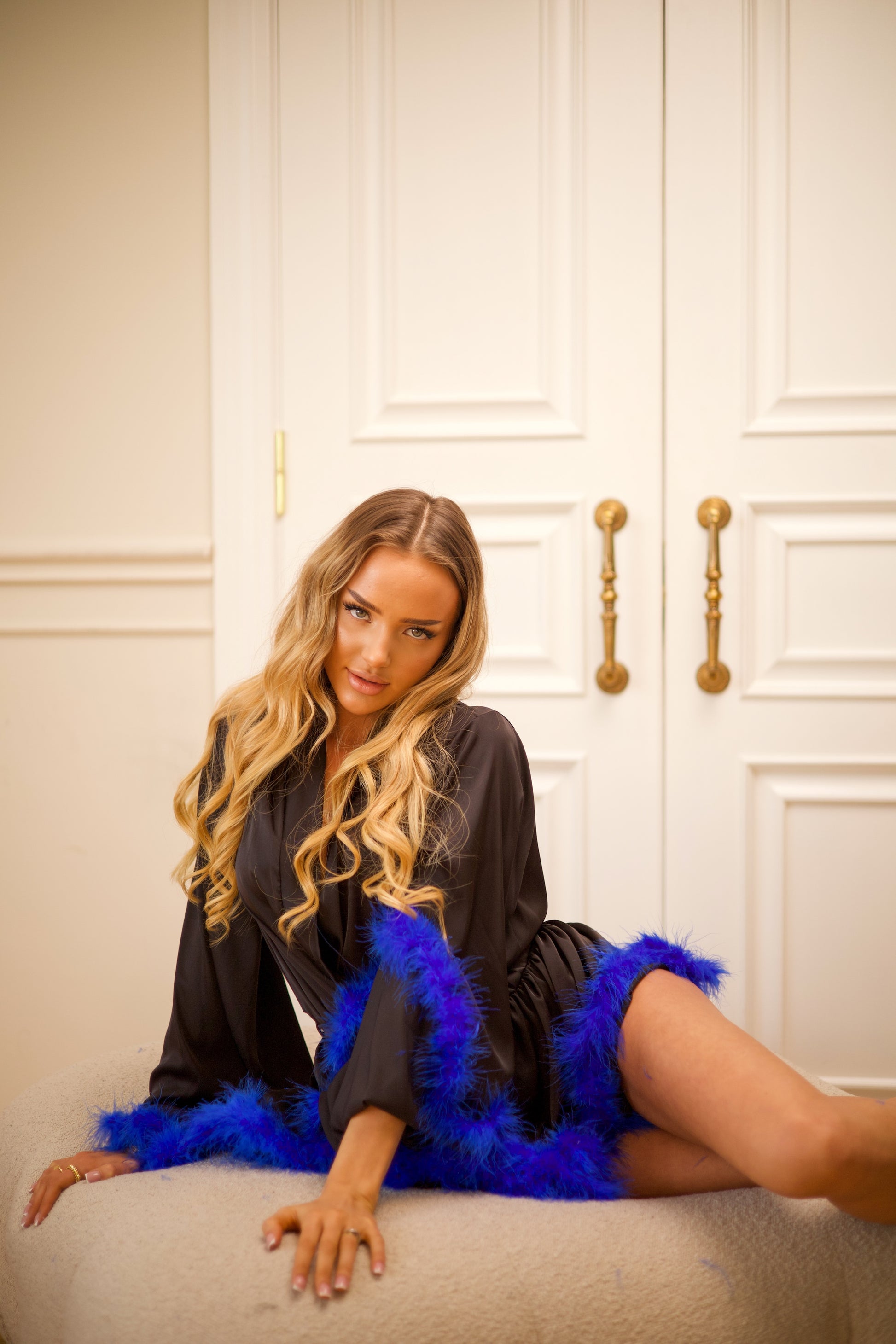 ХАЛАТ - ВОЛАН З ПУШКОМ ЧОРНИЙ + ЕЛЕКТРИК