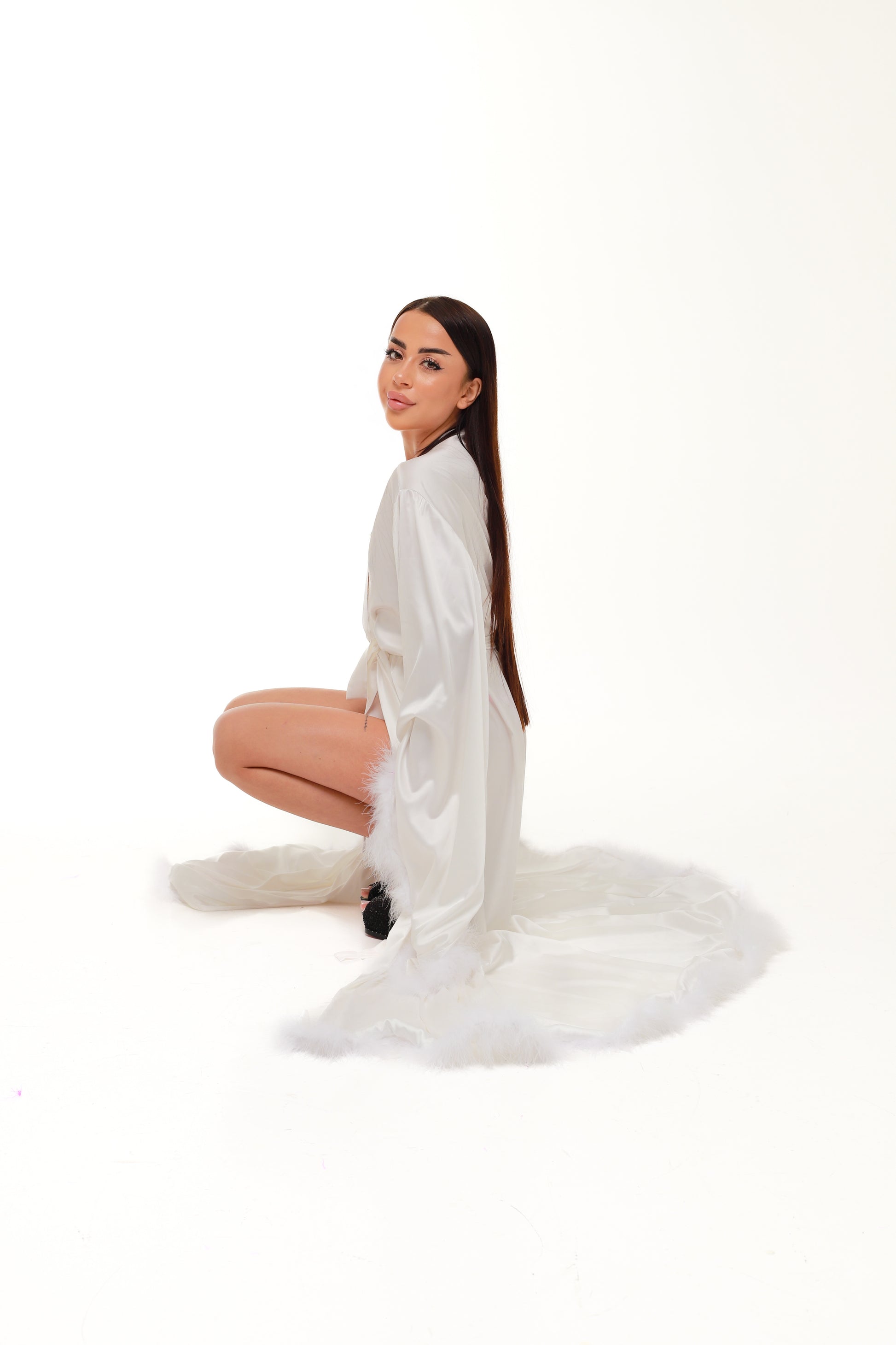 ХАЛАТ - ВОЛАН З ПУШКОМ ДОВГИЙ БІЛИЙ