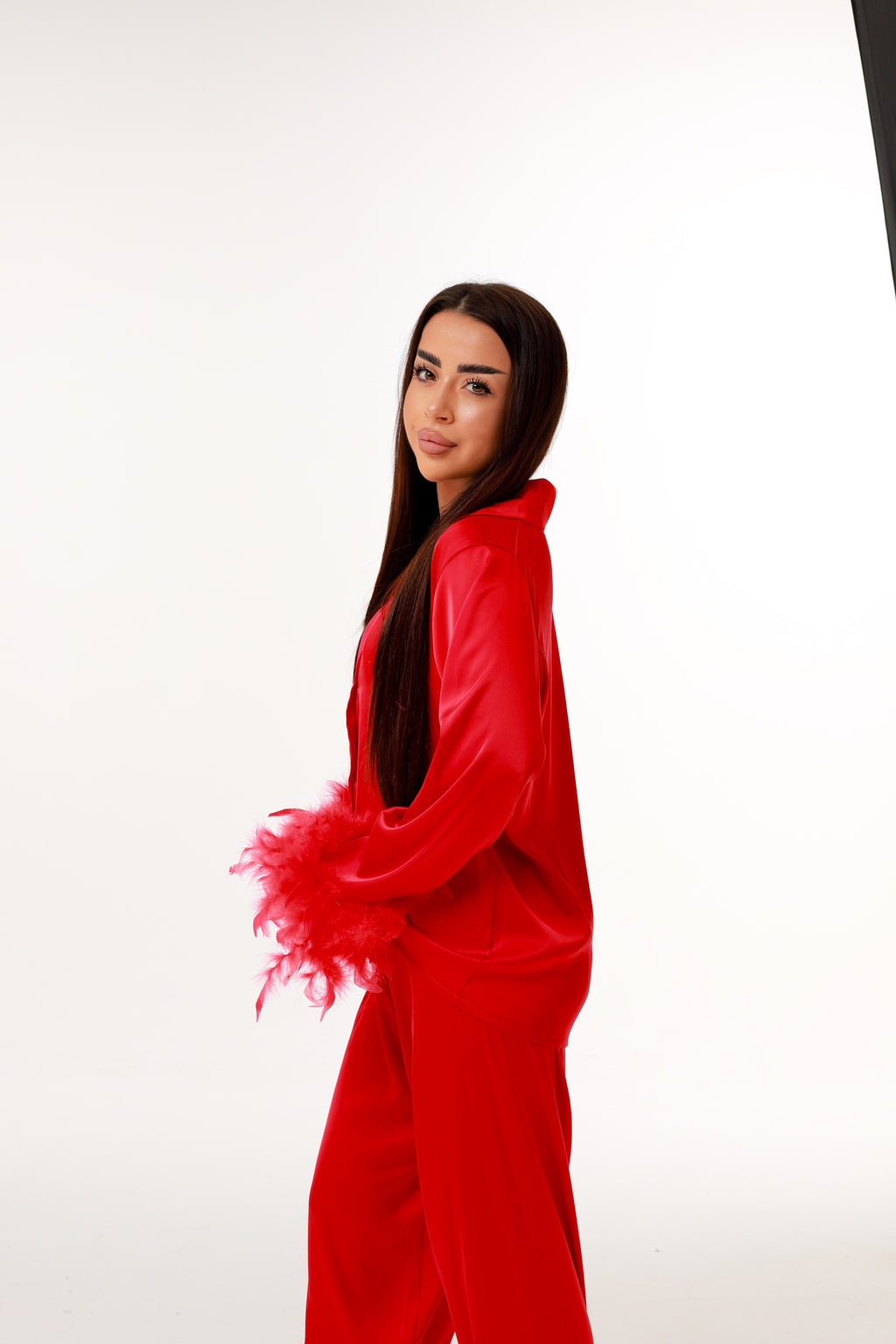 ПІЖАМНИЙ КОСТЮМ З ПІРʼЯМ ЧЕРВОНИЙ