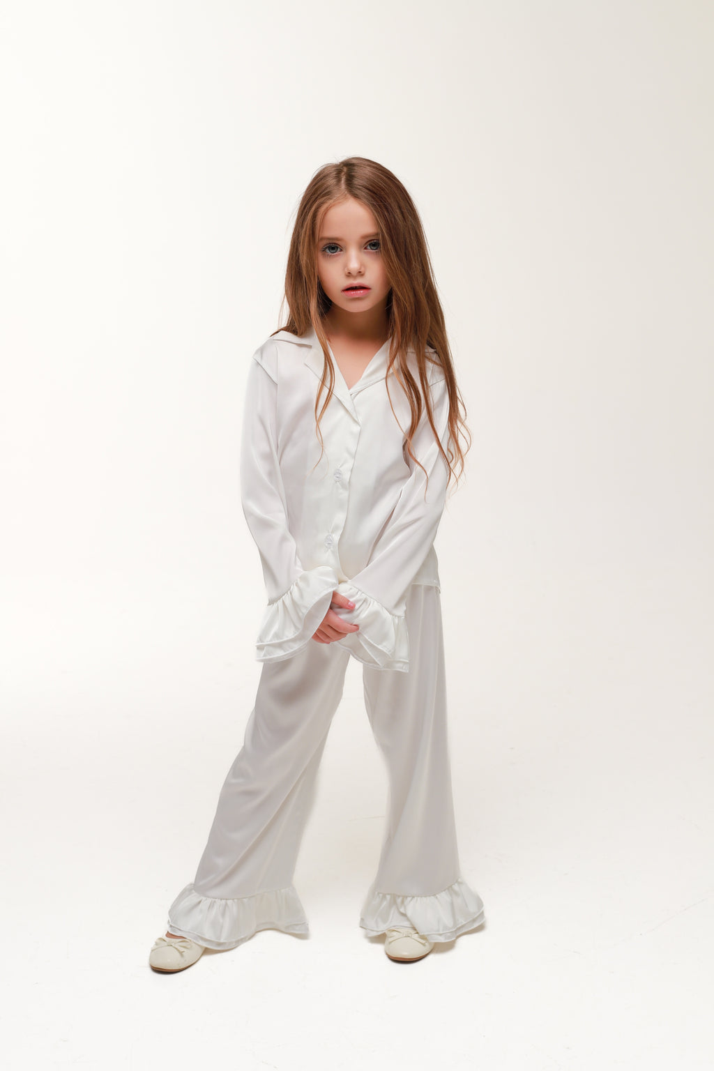 ДИТЯЧА ПІЖАМА З РЮШАМИ БІЛА