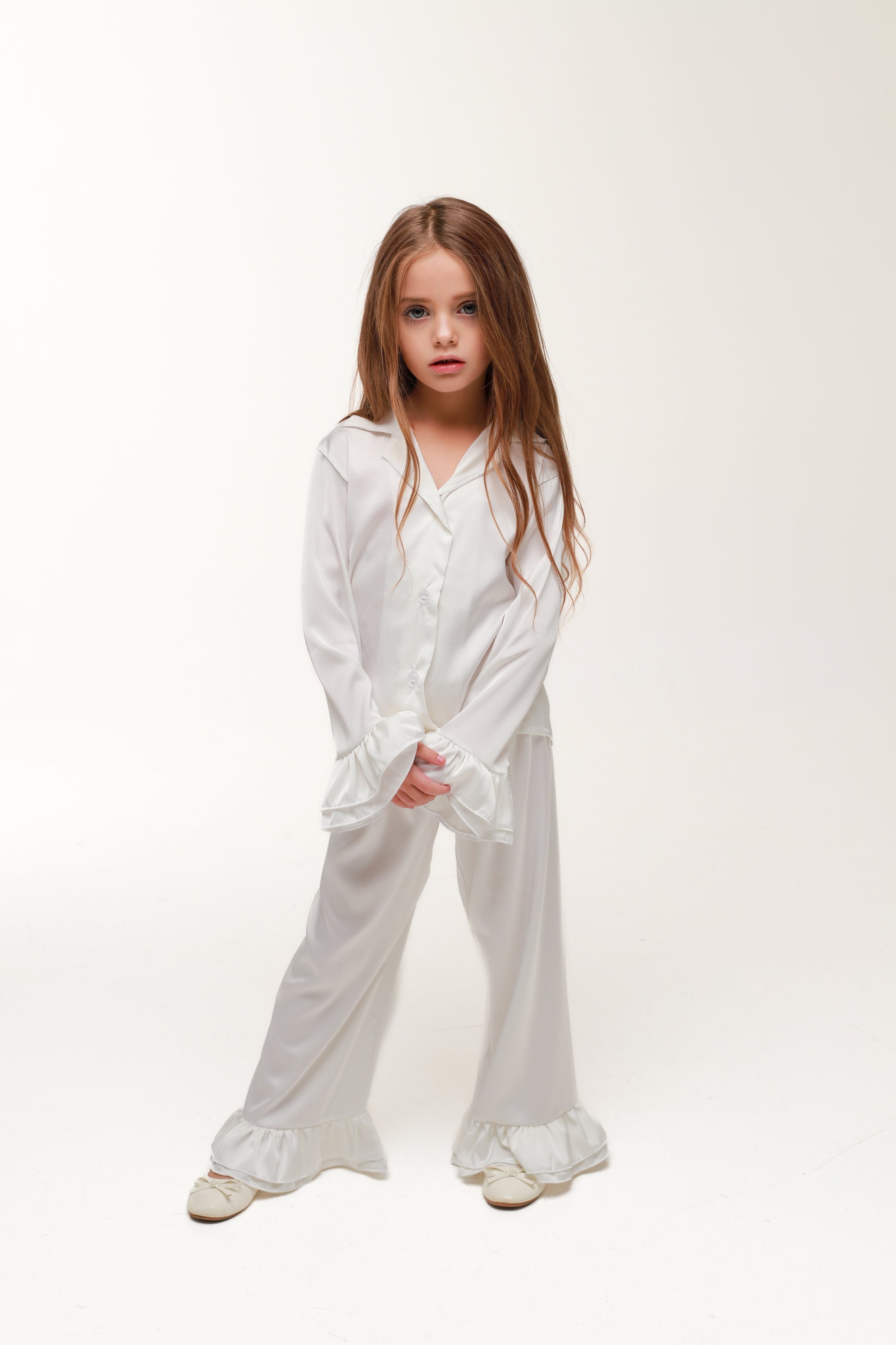 ДИТЯЧА ПІЖАМА З РЮШАМИ БІЛА