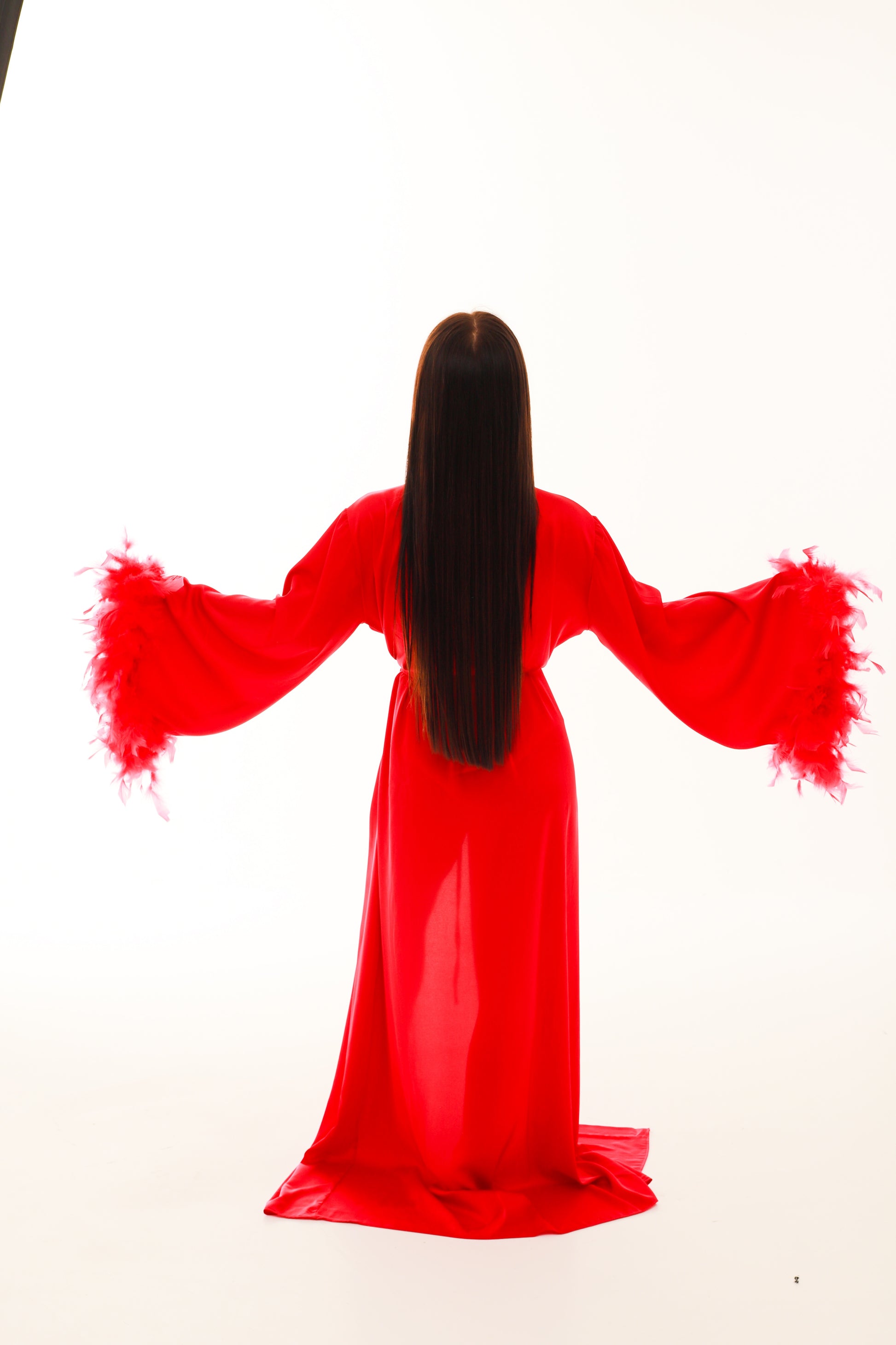 ХАЛАТ З ПІРʼЯМ ТА ЗІ ШЛЕЙФОМ ЧЕРВОНИЙ